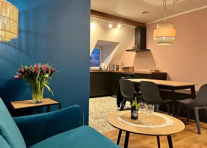 Katarzyny Puzynskiej * يلينيا غورا